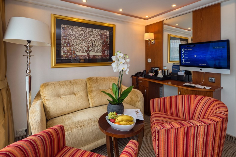 AmaLyra suite.jpg